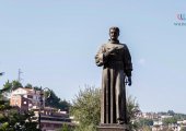 La statua dell Clerico Gergj Fishta